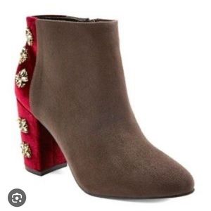 Farylrobin suede boots with crystals